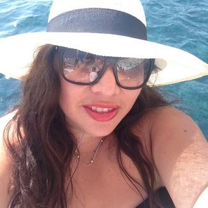 Meet your Posher, Claudia